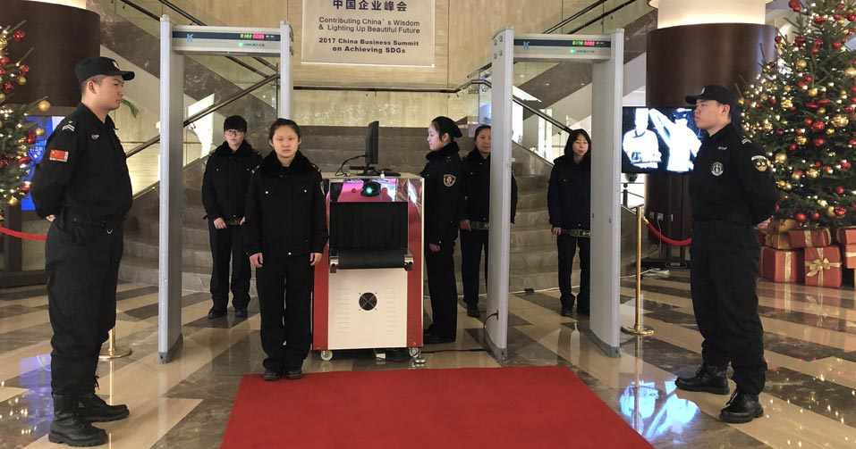 各類(lèi)文藝演出、體育賽事、展銷(xiāo)展覽、招聘會(huì)、廟會(huì)、燈會(huì)、游園等大型群眾性活動(dòng)提供安全服務(wù)。